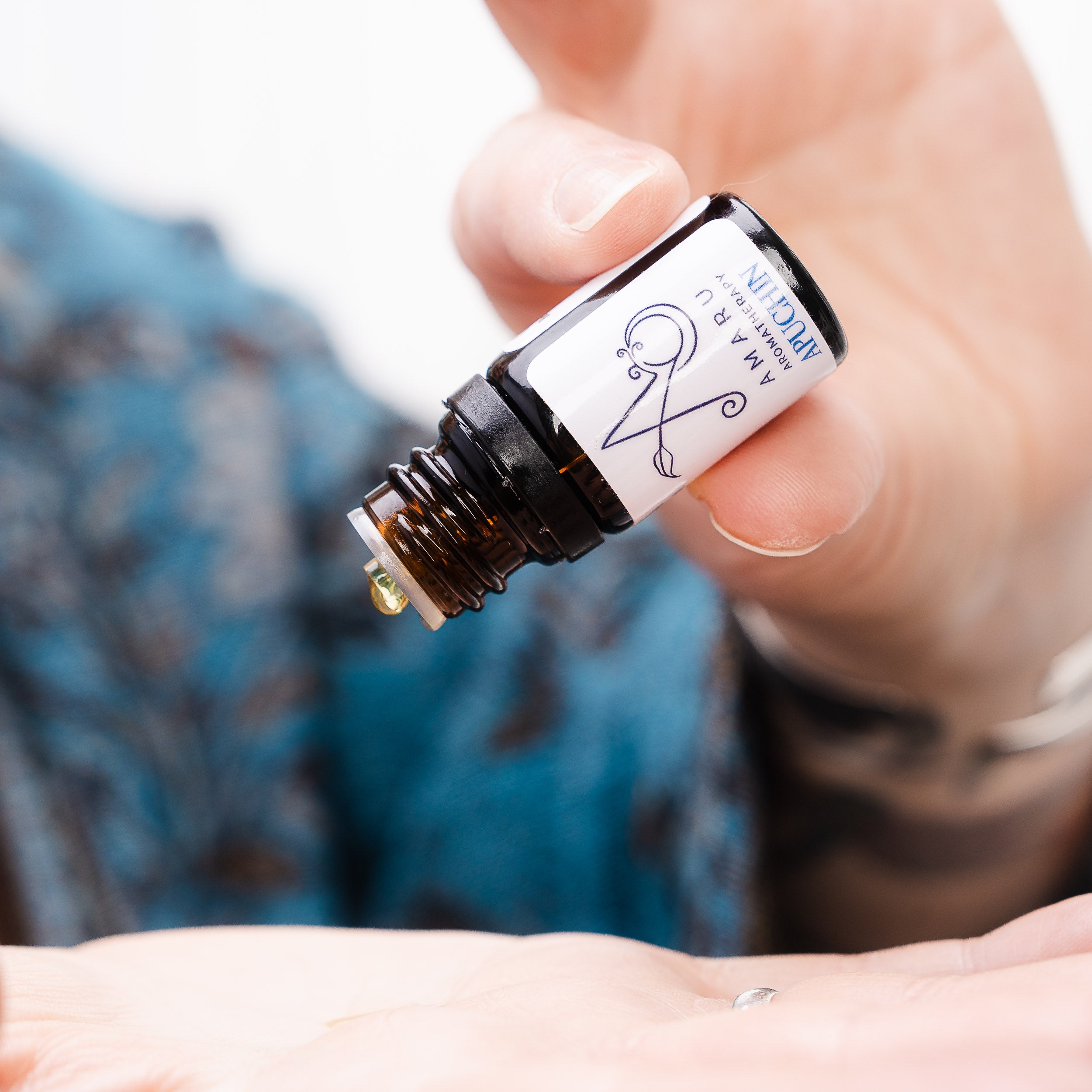 Apuchin Essential Oil: Discover the Magic of Brightness and Balance